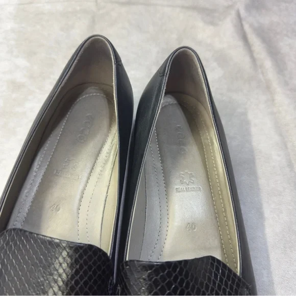 Ecco Touch Ballerina 2.0 Black Snakeskin Leather Loafers
Size 40 (US 9/9.5) - Picture 5 of 6